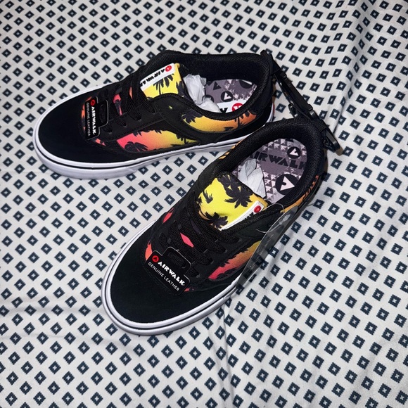 Make an offer: Hawaii vibes sneakers 🏝️ - Picture 7 of 10